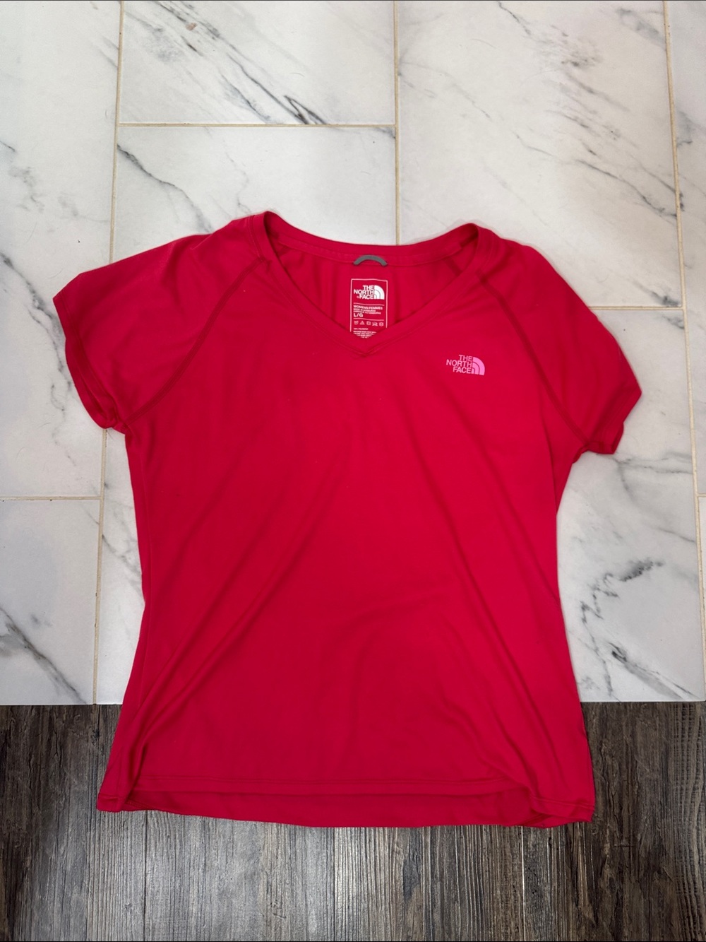 The North Face Women's V-Neck Short Sleeve Tee - Bright Pink